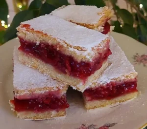 Ez a meggyes pudingos pite egyszerűen isteni finom